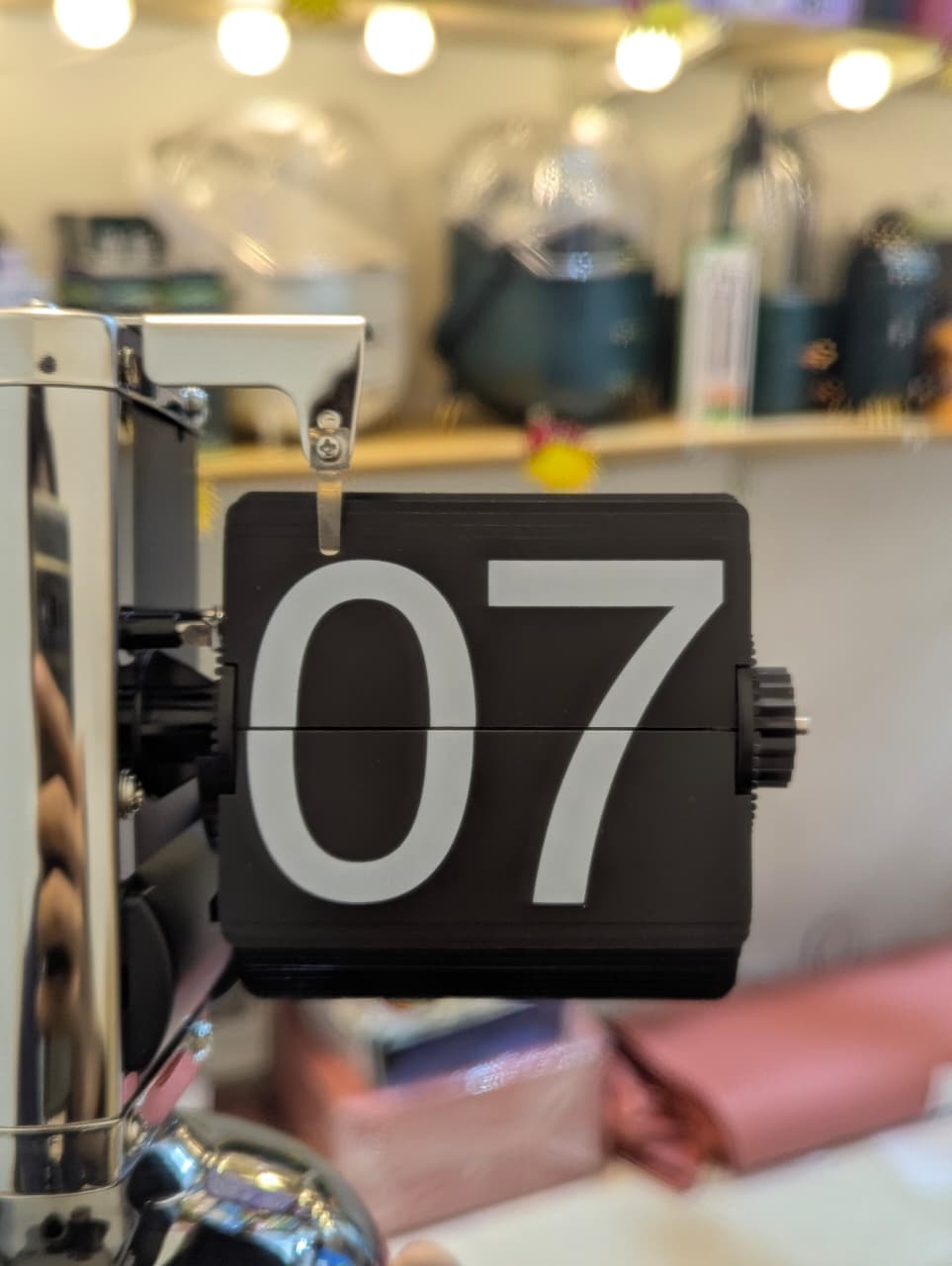 🕰️ Auto Flip Clock – Retro Meets Modern Minimalism