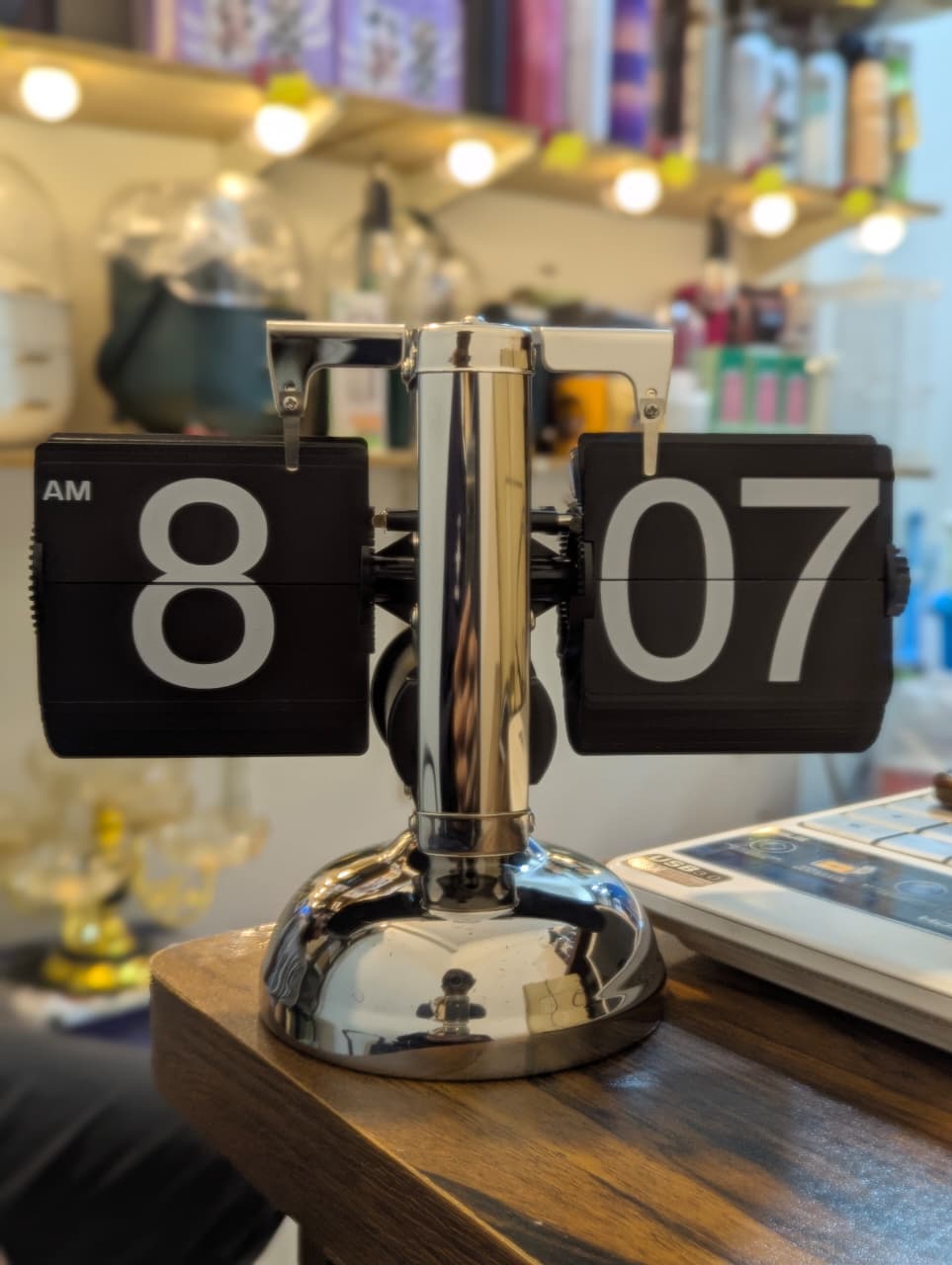 🕰️ Auto Flip Clock – Retro Meets Modern Minimalism