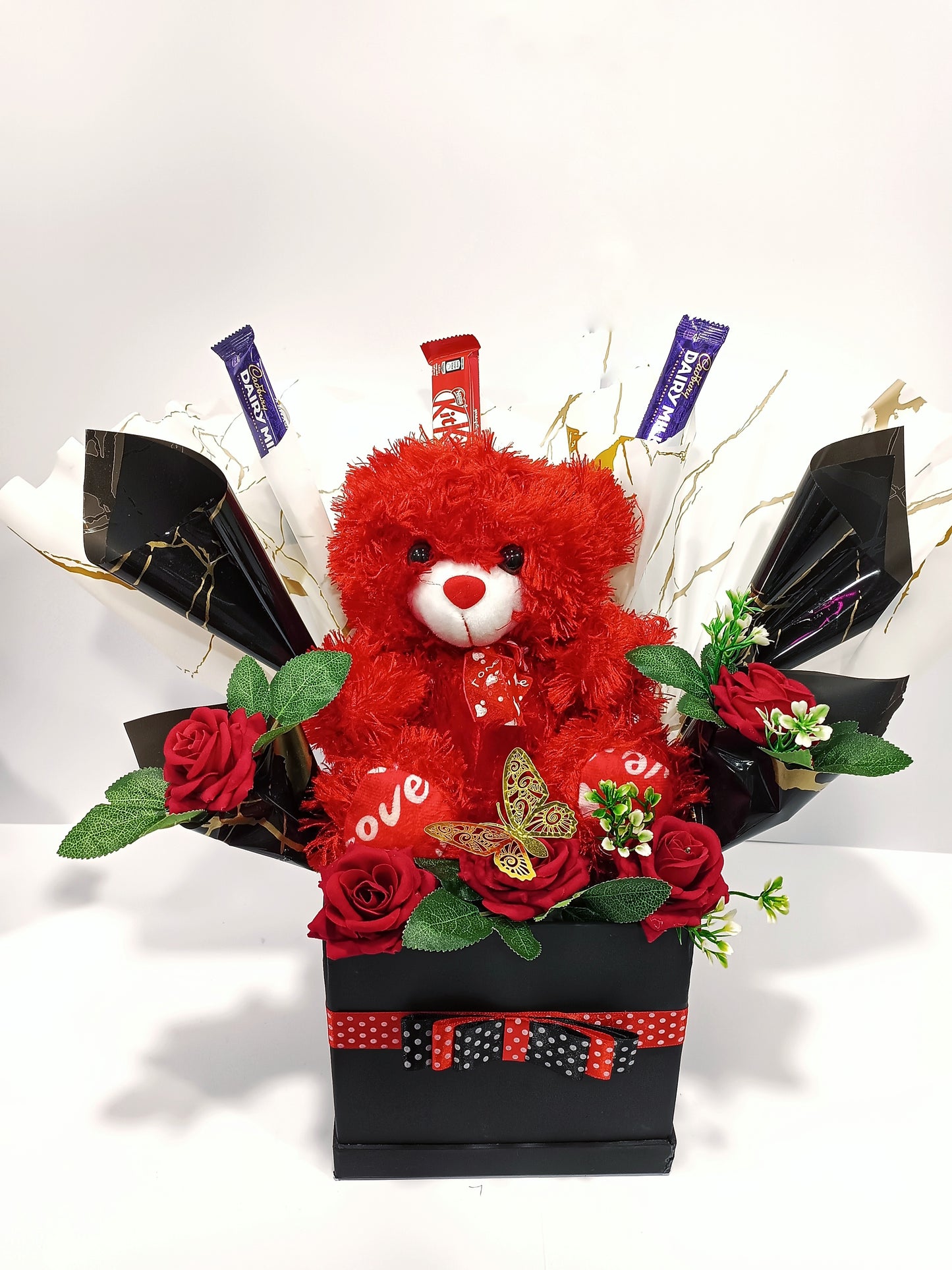 Customized Flower Bouquet With Chocolate